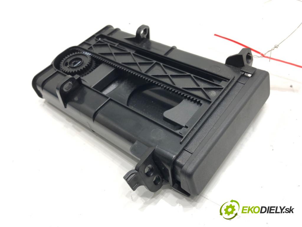 TOYOTA AURIS (_E15_) 2006 - 2012    1.6 (ZRE151_) 91 kW [124 KM] benzyna 2007 - 2012  Držiak na nápoje 55620-02110 (Úchyty, držiaky na nápoje)