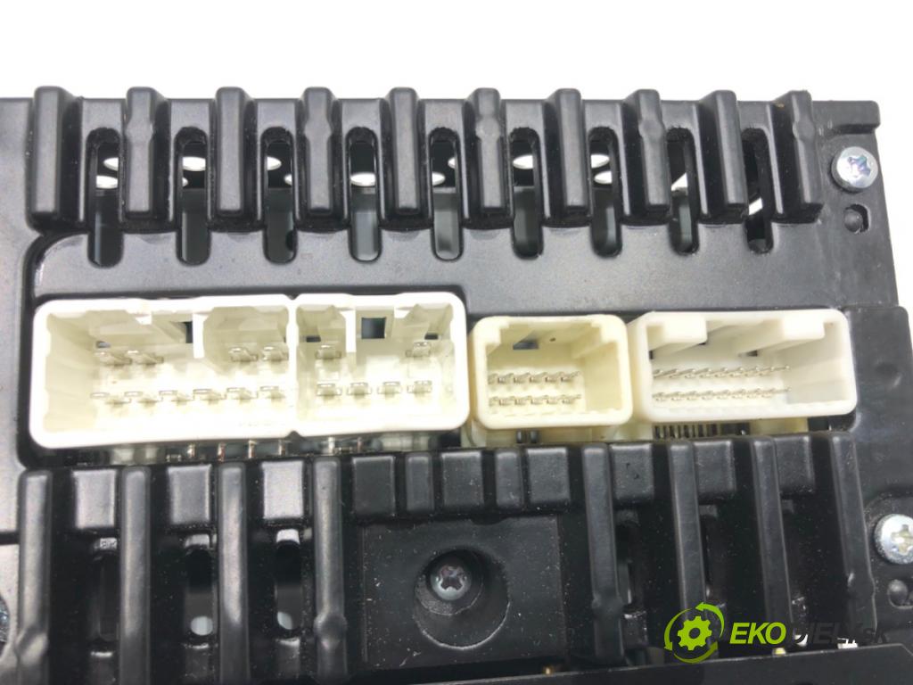 TOYOTA AURIS (_E15_) 2006 - 2012    1.6 (ZRE151_) 91 kW [124 KM] benzyna 2007 - 2012  RADIO 86120-02520 (Audio zariadenia)