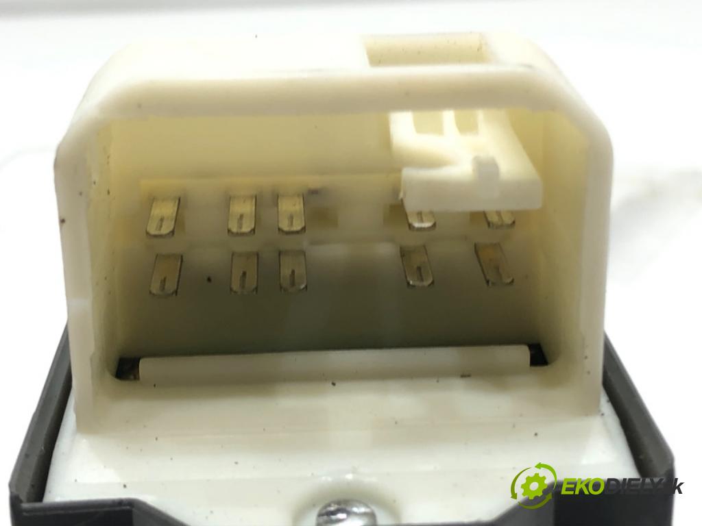 TOYOTA AURIS (_E15_) 2006 - 2012    1.6 (ZRE151_) 91 kW [124 KM] benzyna 2007 - 2012  Prepínač okien  (Prepínače, spínače, tlačidlá a ovládače kúrenia)