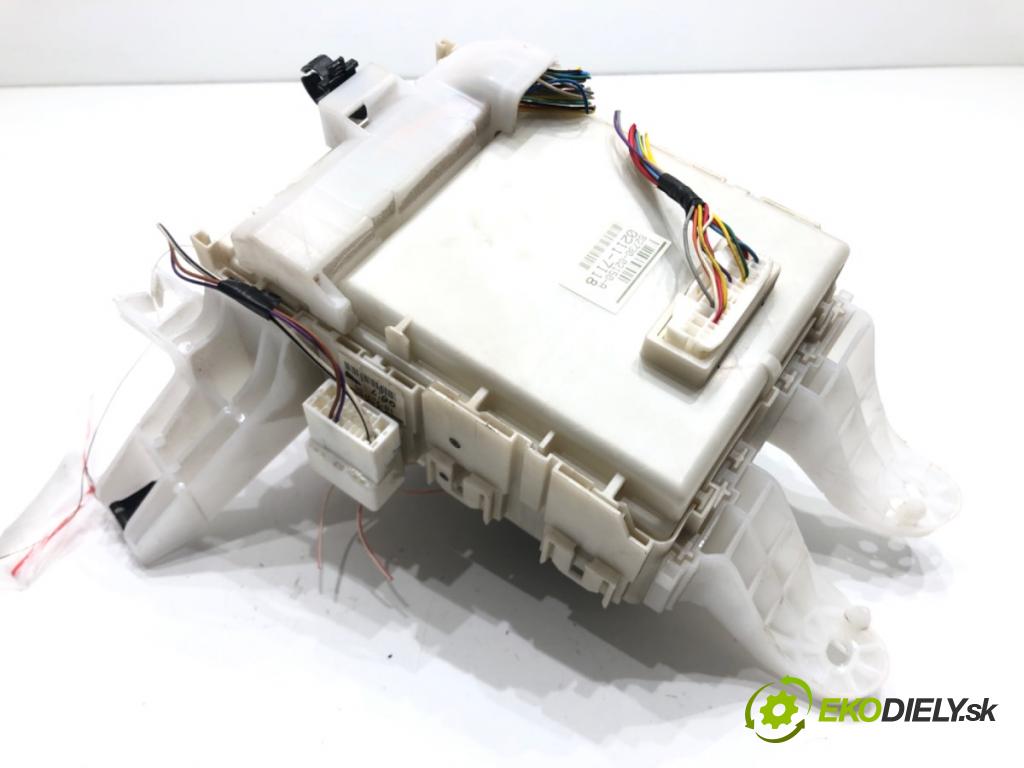 TOYOTA AURIS (_E15_) 2006 - 2012    1.6 (ZRE151_) 91 kW [124 KM] benzyna 2007 - 2012  modul BSI 82730-02150-A (Pojistkové skříňky)