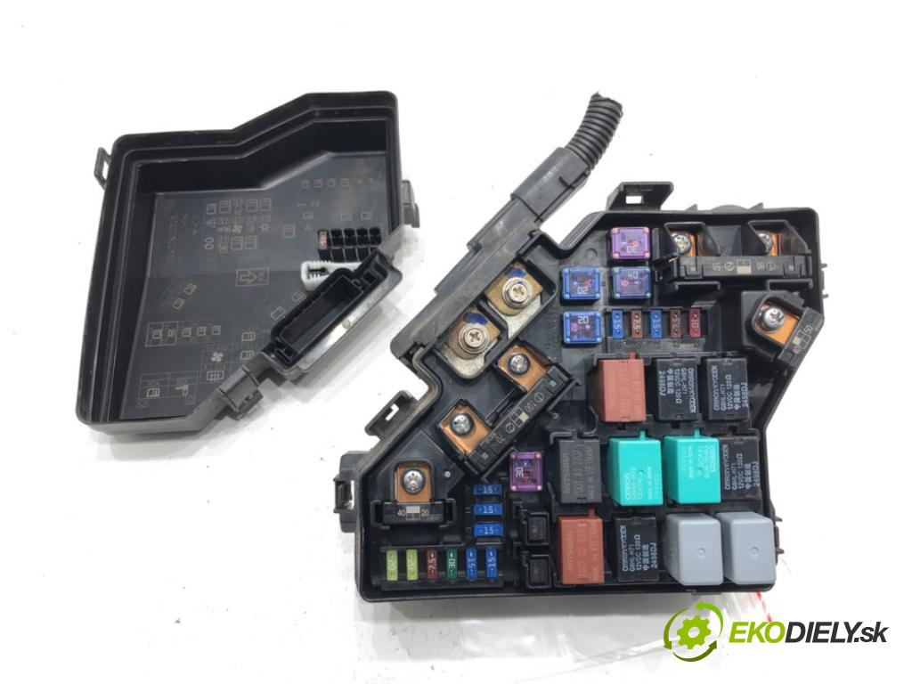 HONDA CR-V III (RE_) 2006 - 2022    2.0 i-VTEC (RE5, RE1) 110 kW [150 KM] benzyna 2007 - 2012  skříňka poistková SWA-0130 (Pojistkové skříňky)