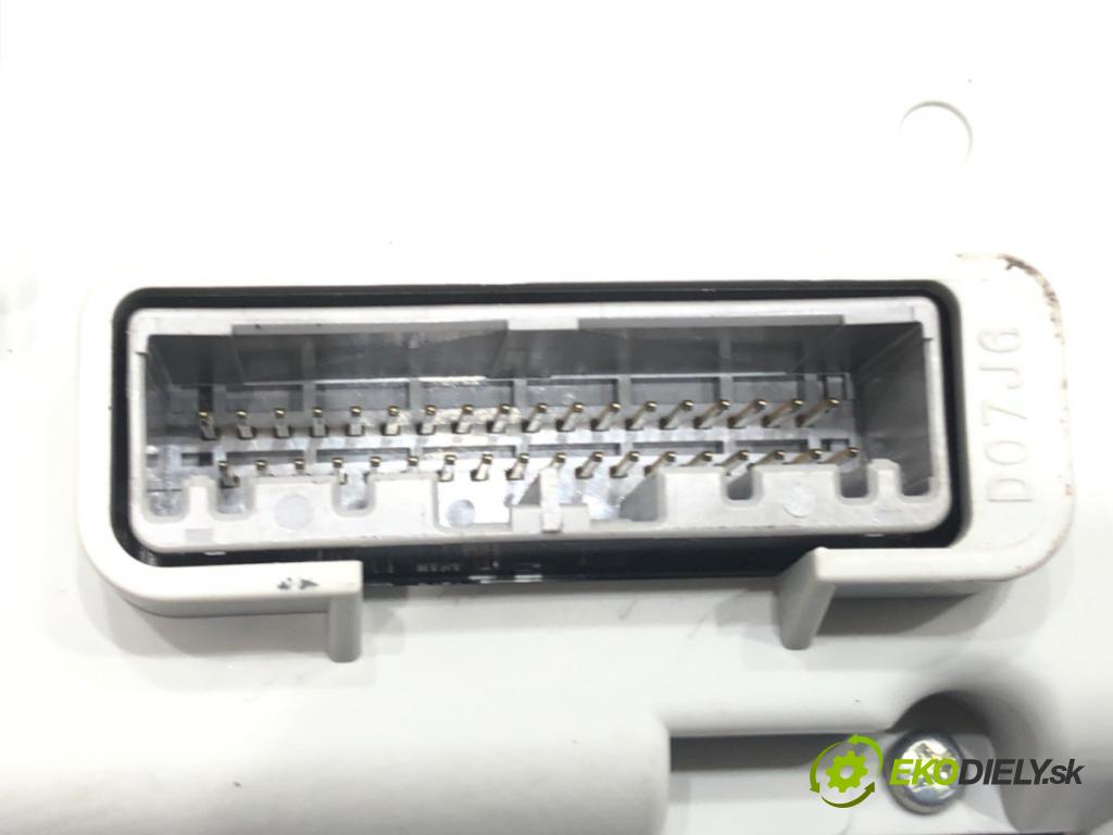 HONDA CR-V III (RE_) 2006 - 2022    2.0 i-VTEC (RE5, RE1) 110 kW [150 KM] benzyna 2007 - 2012  Panel ovládania kúrenia 79600SWAG4 (Prepínače, spínače, tlačidlá a ovládače kúrenia)