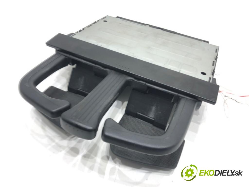 VW GOLF IV (1J1) 1997 - 2008    1.6 16V 77 kW [105 KM] benzyna 2000 - 2005  Držiak na nápoje  (Úchyty, držiaky na nápoje)