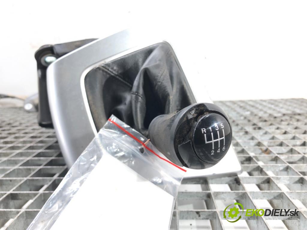 MAZDA 5 (CR19) 2005 - 2010    2.0 CD (CR19) 81 kW [110 KM] olej napędowy 2005 - 2010  Kulisa  (Rýchlostné páky / kulisy)