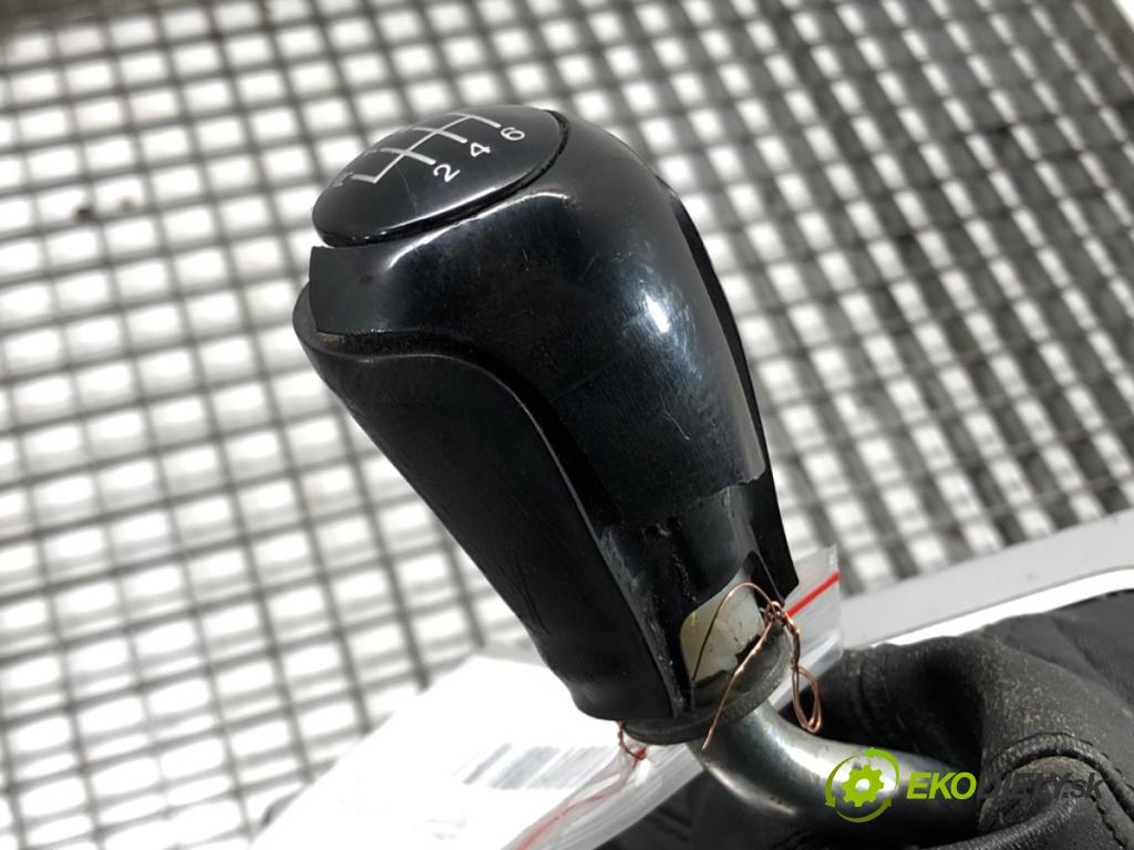 MAZDA 5 (CR19) 2005 - 2010    2.0 CD (CR19) 81 kW [110 KM] olej napędowy 2005 - 2010  Kulisa  (Rýchlostné páky / kulisy)