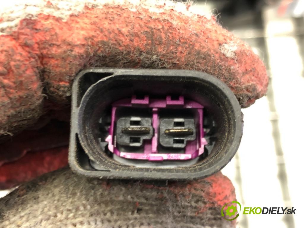 VW PASSAT B5.5 Variant (3B6) 2000 - 2005    1.9 TDI 74 kW [101 KM] olej napędowy 2000 - 2005  Ventilátor klimatizácie 8D0959455R (Ventilátory chladičov klimatizácie)