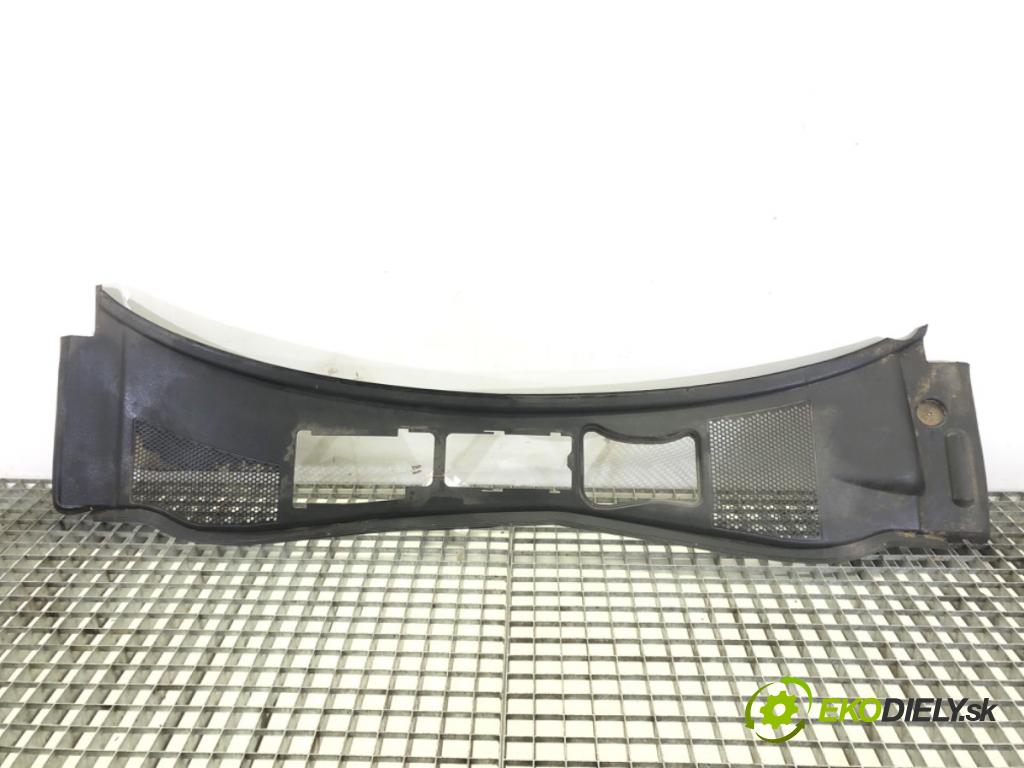 VW PASSAT B5.5 Variant (3B6) 2000 - 2005    1.9 TDI 74 kW [101 KM] olej napędowy 2000 - 2005  Torpédo, plast pod čelné okno 3B1819417D (Torpéda)