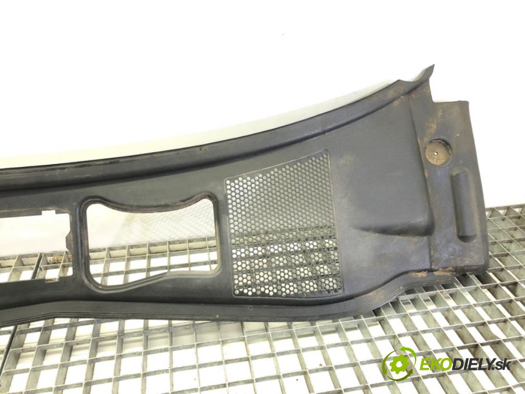 VW PASSAT B5.5 Variant (3B6) 2000 - 2005    1.9 TDI 74 kW [101 KM] olej napędowy 2000 - 2005  Torpédo, plast pod čelné okno 3B1819417D (Torpéda)