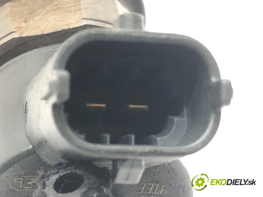 FIAT STILO (192_) 2001 - 2010    1.9 D Multijet 88 kW [120 KM] olej napędowy 2005 - 2006  vstrekovač 0445110276 (Vstrekovače)