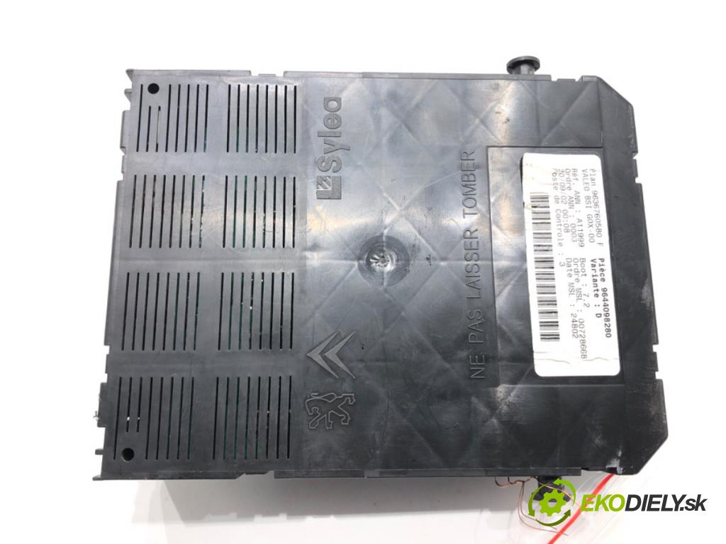 PEUGEOT 307 SW (3H) 2002 - 2009    2.0 16V 100 kW [136 KM] benzyna 2002 - 2005  Modul BSI 9636760580 (Poistkové skrinky)