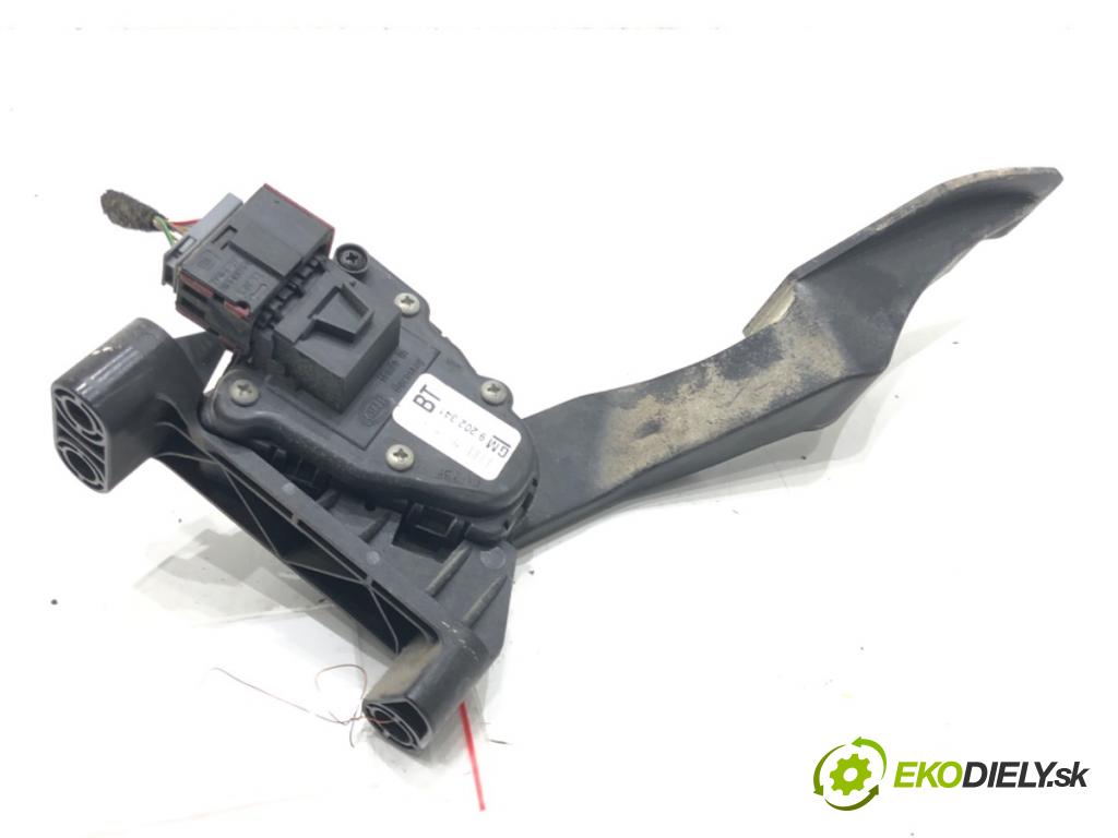 OPEL ZAFIRA A nadwozie wielkoprzestrzenne (MPV) (T98) 1999 - 2005    2.0 DTI 16V (F75) 74 kW [101 KM] olej napędowy 2000 - 2005  Potenciometer plynu 9202341BT (Pedále)