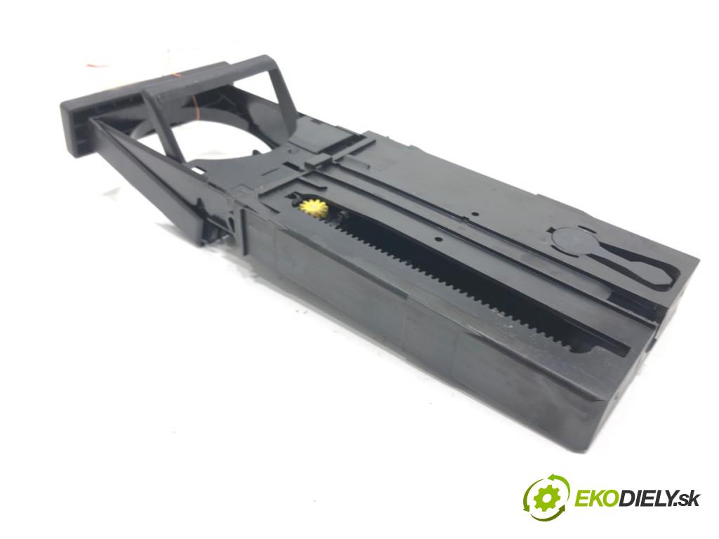 VW SHARAN (7M8, 7M9, 7M6) 1995 - 2010    1.9 TDI 85 kW [115 KM] olej napędowy 2000 - 2010  Držiak na nápoje 7M3858601 (Úchyty, držiaky na nápoje)