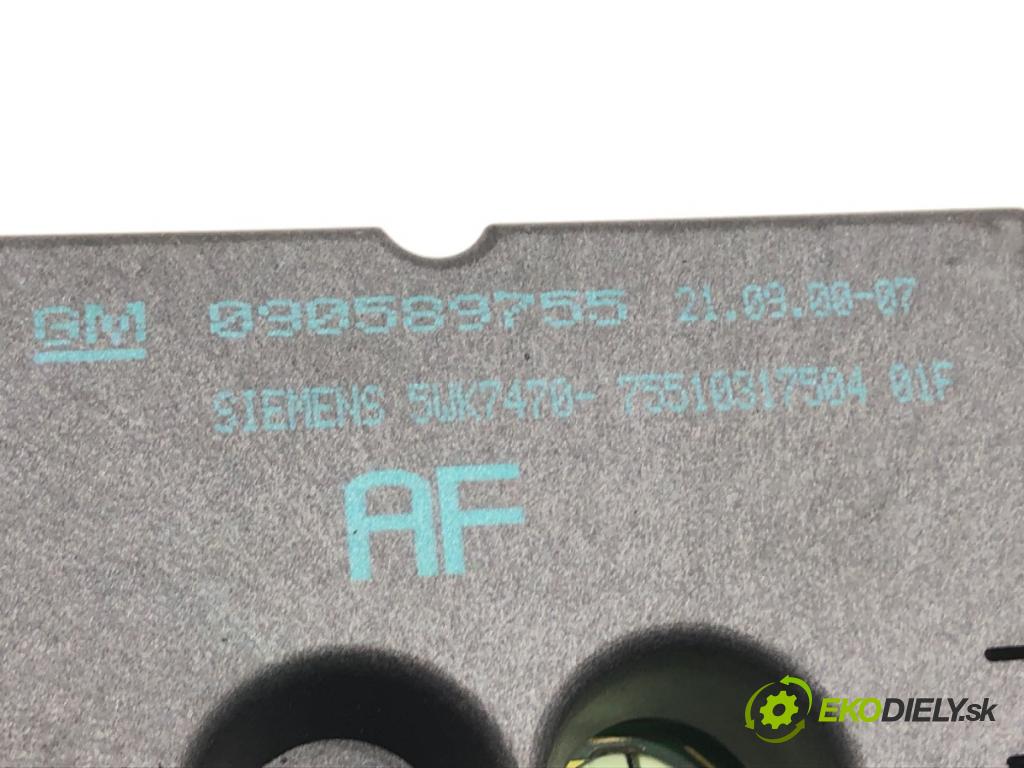 OPEL ZAFIRA A nadwozie wielkoprzestrzenne (MPV) (T98) 1999 - 2005    1.8 16V (F75) 92 kW [125 KM] benzyna 2000 - 2005  Dislpej 090589755 (Prístrojové dosky, displeje)