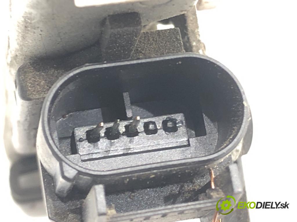 AUDI A3 (8L1) 1996 - 2006    1.9 TDI 66 kW [90 KM] olej napędowy 1996 - 2001  zámok dveře pravý přední část 8L1837016