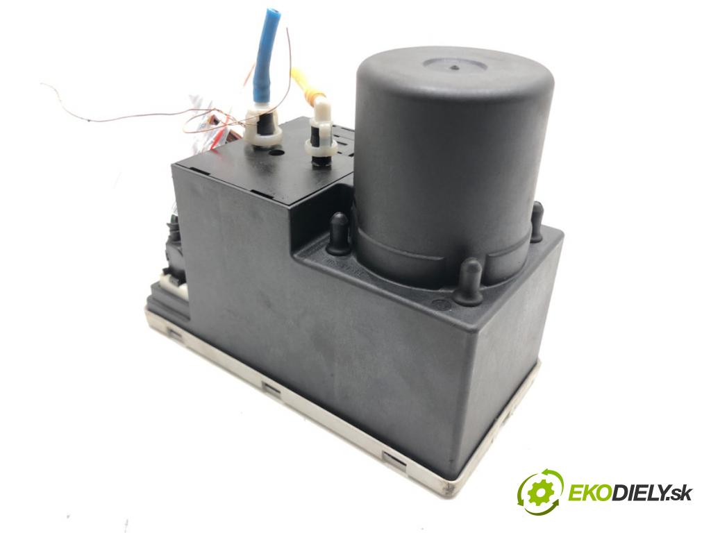 AUDI A3 (8L1) 1996 - 2006    1.9 TDI 66 kW [90 KM] olej napędowy 1996 - 2001  pumpa centrálneho zámku 8L0862257L (Riadiace jednotky centrálneho zámku)