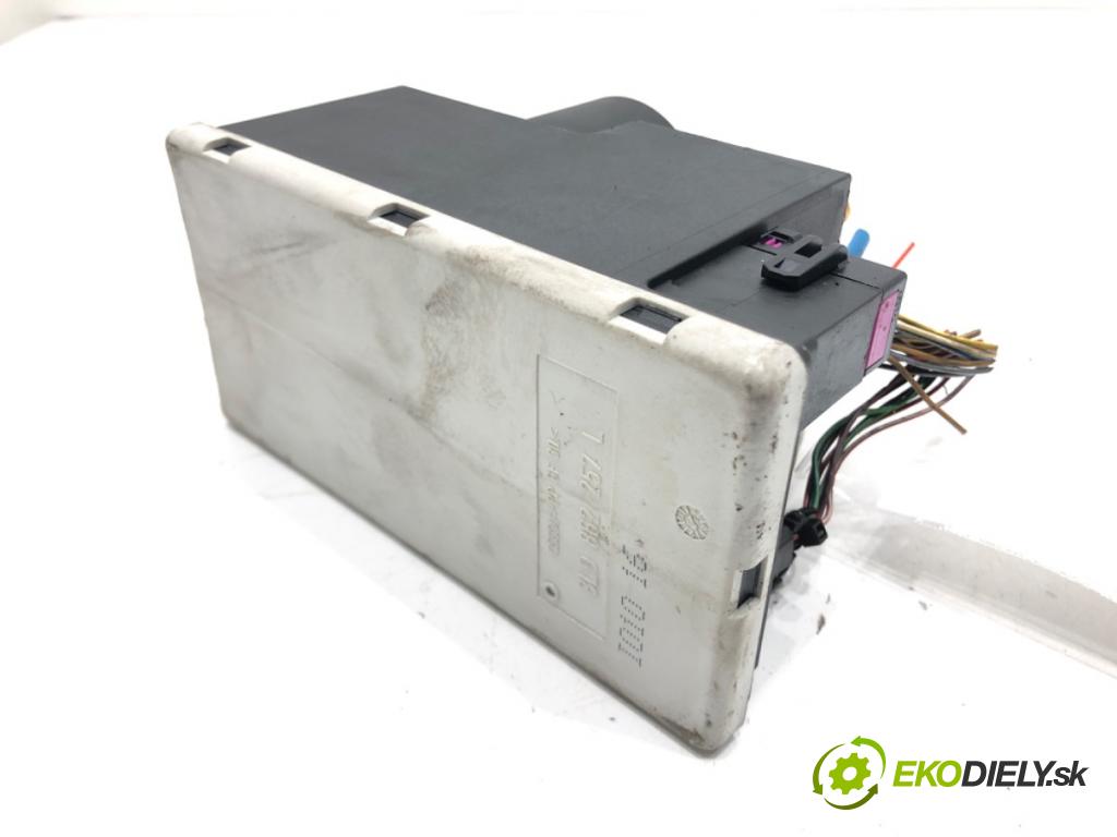 AUDI A3 (8L1) 1996 - 2006    1.9 TDI 66 kW [90 KM] olej napędowy 1996 - 2001  pumpa centrálneho zámku 8L0862257L (Riadiace jednotky centrálneho zámku)