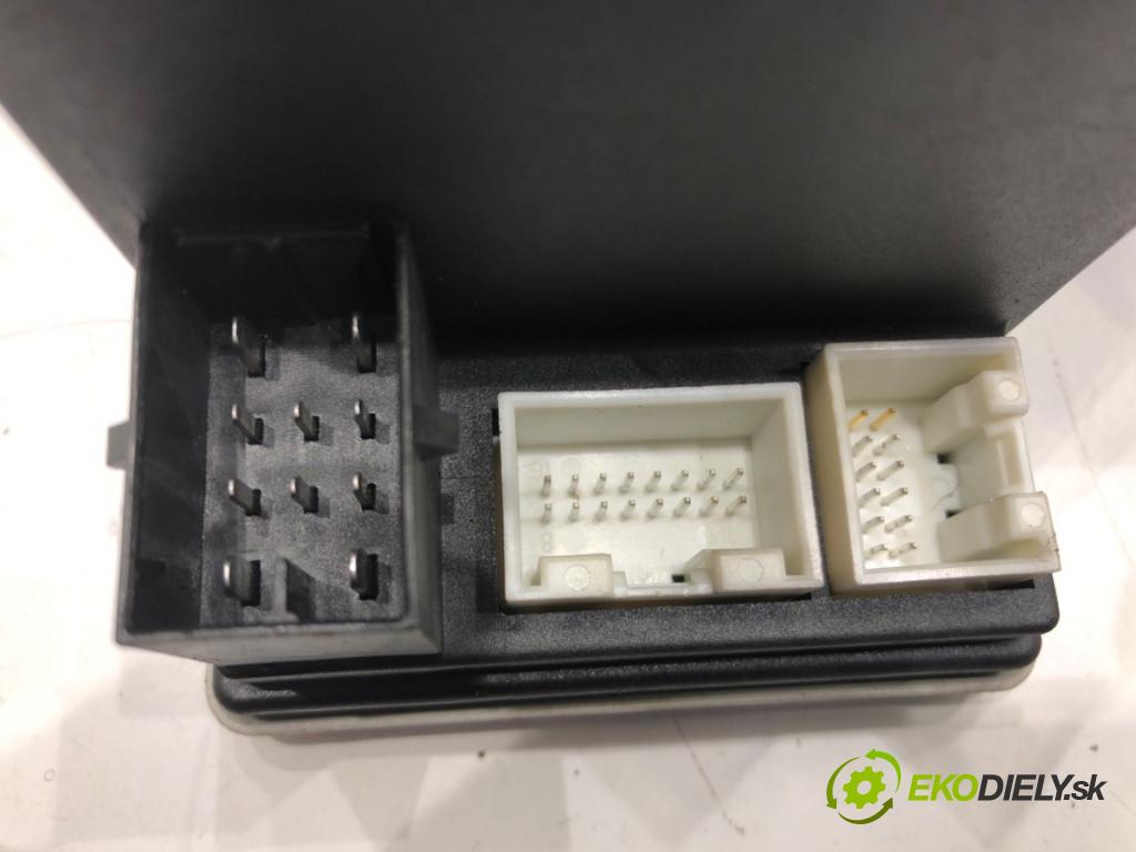 AUDI A3 (8L1) 1996 - 2006    1.9 TDI 66 kW [90 KM] olej napędowy 1996 - 2001  pumpa centrálneho zámku 8L0862257L (Riadiace jednotky centrálneho zámku)