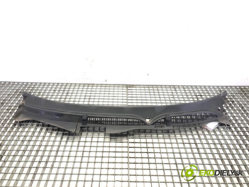 AUDI A3 (8L1) 1996 - 2006    1.9 TDI 66 kW [90 KM] olej napędowy 1996 - 2001  Torpédo, plast pod čelné okno 8L1819415B (Torpéda)