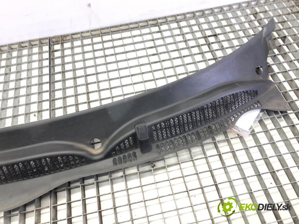 AUDI A3 (8L1) 1996 - 2006    1.9 TDI 66 kW [90 KM] olej napędowy 1996 - 2001  Torpédo, plast pod čelné okno 8L1819415B (Torpéda)