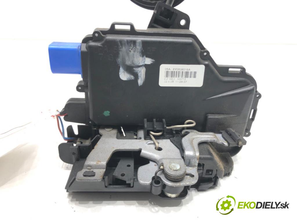 SKODA FABIA II (542) 2006 - 2014    1.4 TDI 59 kW [80 KM] olej napędowy 2007 - 2010  zámok dveře levý zadní část 6Y0839015A