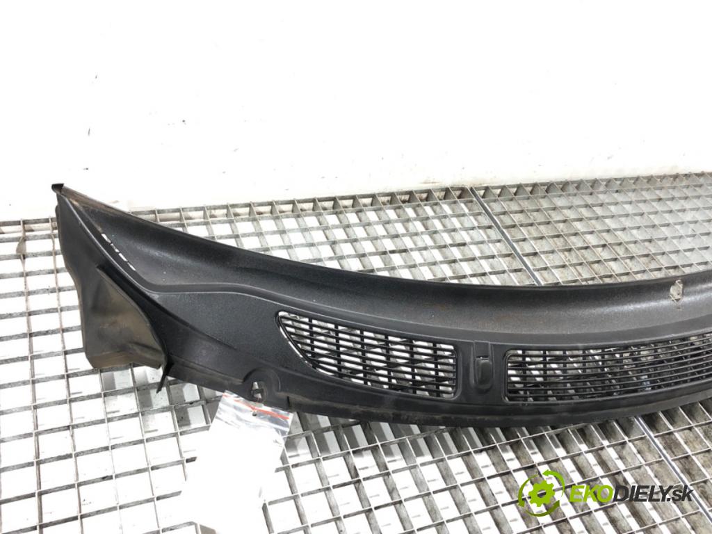 SKODA FABIA II (542) 2006 - 2014    1.4 TDI 59 kW [80 KM] olej napędowy 2007 - 2010  Torpédo, plast pod čelné okno  (Torpéda)