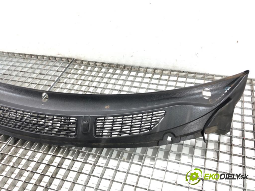 SKODA FABIA II (542) 2006 - 2014    1.4 TDI 59 kW [80 KM] olej napędowy 2007 - 2010  Torpédo, plast pod čelné okno  (Torpéda)