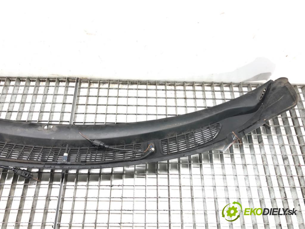 SKODA FABIA II (542) 2006 - 2014    1.4 TDI 59 kW [80 KM] olej napędowy 2007 - 2010  Torpédo, plast pod čelné okno  (Torpéda)