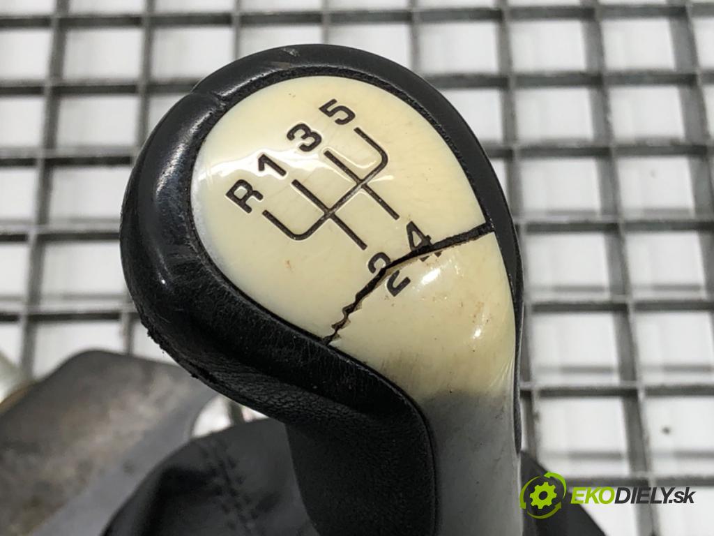 SKODA FABIA II (542) 2006 - 2014    1.4 TDI 59 kW [80 KM] olej napędowy 2007 - 2010  Kulisa 6Q0711061E (Rýchlostné páky / kulisy)