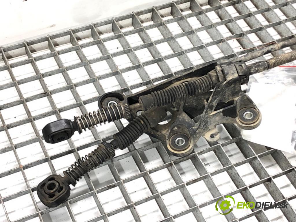 SKODA FABIA II (542) 2006 - 2014    1.4 TDI 59 kW [80 KM] olej napędowy 2007 - 2010  Kulisa 6Q0711061E (Rýchlostné páky / kulisy)