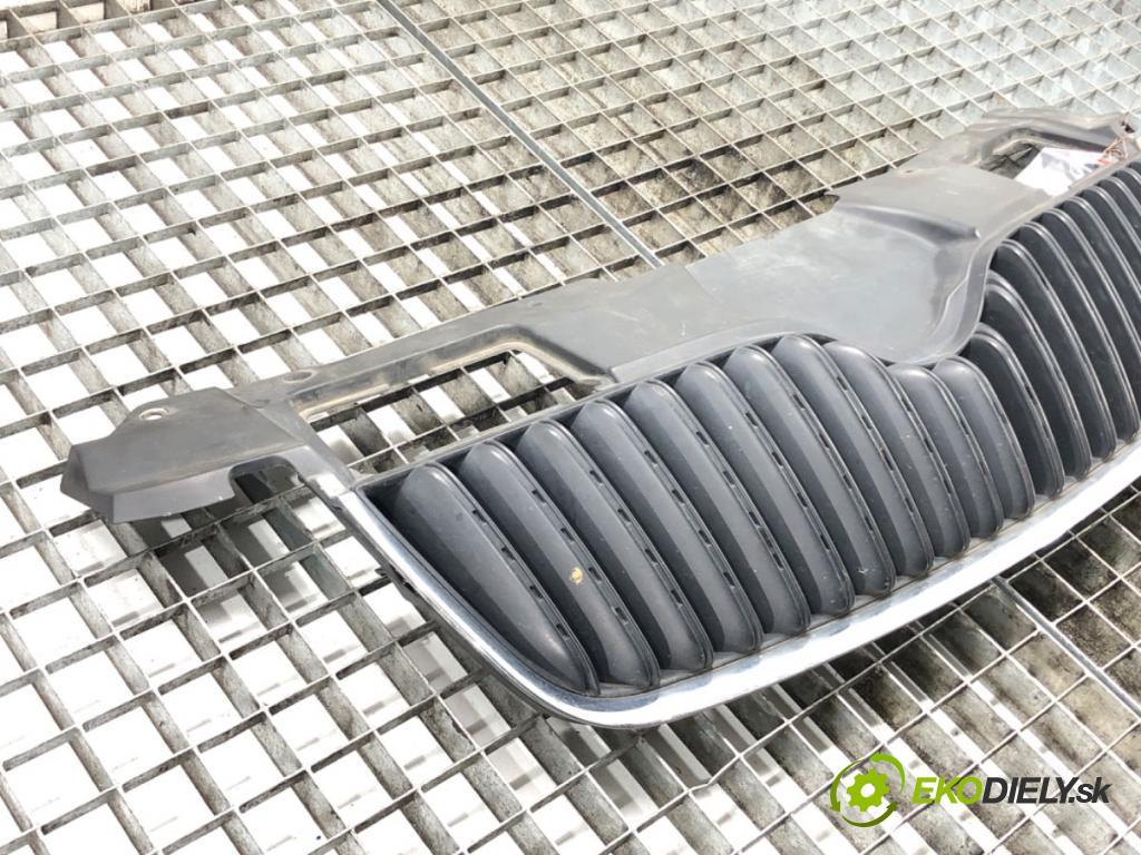 SKODA FABIA II (542) 2006 - 2014    1.4 TDI 59 kW [80 KM] olej napędowy 2007 - 2010  mřížka maska 5J0853668A (Mřížky (masky) chladičů)