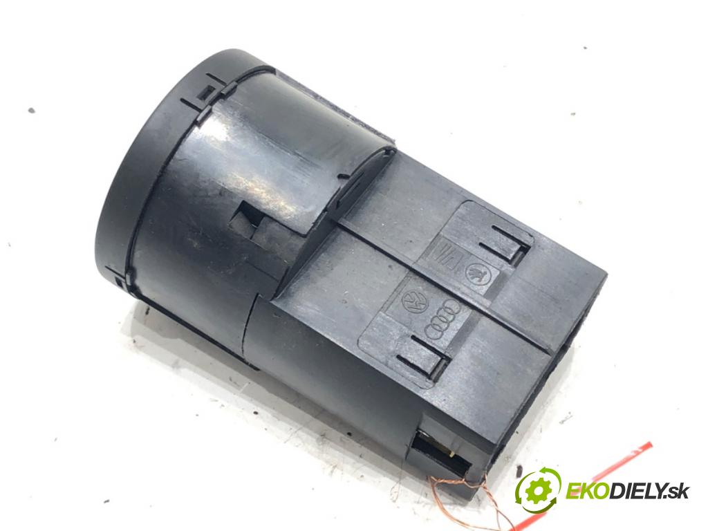 SKODA FABIA II (542) 2006 - 2014    1.4 TDI 59 kW [80 KM] olej napędowy 2007 - 2010  Spínač svetiel na prístrojovej doske 1U0941531D (Prepínače, spínače, tlačidlá a ovládače kúrenia)