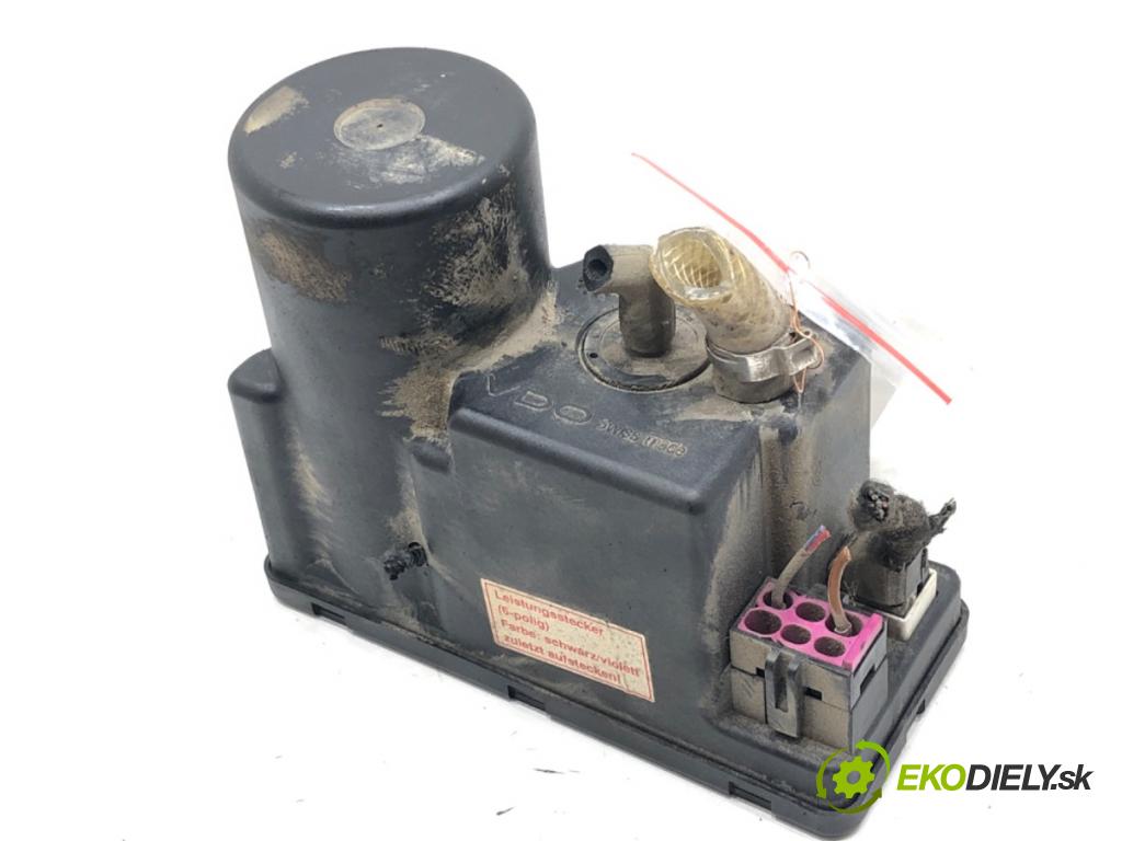 AUDI A4 B5 (8D2) 1994 - 2001    1.9 TDI 66 kW [90 KM] olej napędowy 1995 - 2000  pumpa centrálneho zámku 4A0862257A (Riadiace jednotky centrálneho zámku)