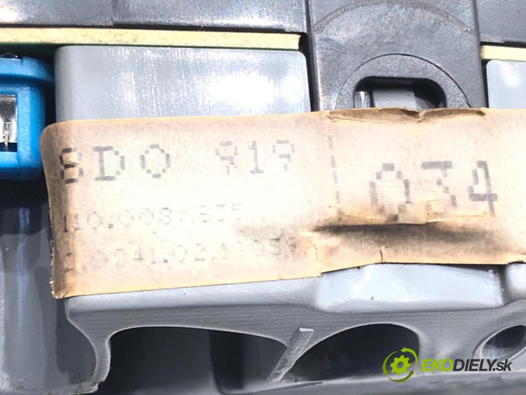 AUDI A4 B5 (8D2) 1994 - 2001    1.9 TDI 66 kW [90 KM] olej napędowy 1995 - 2000  Prístrojovka 8D0919034 (Prístrojové dosky, displeje)