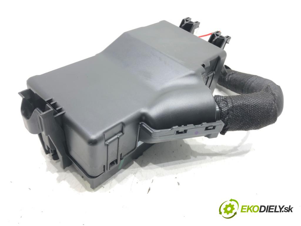 OPEL ASTRA K Sports Tourer (B16) 2015 - 2022    1.6 CDTi (35) 81 kW [110 KM] olej napędowy 2015 - 2022  skříňka poistková 15513165 (Pojistkové skříňky)