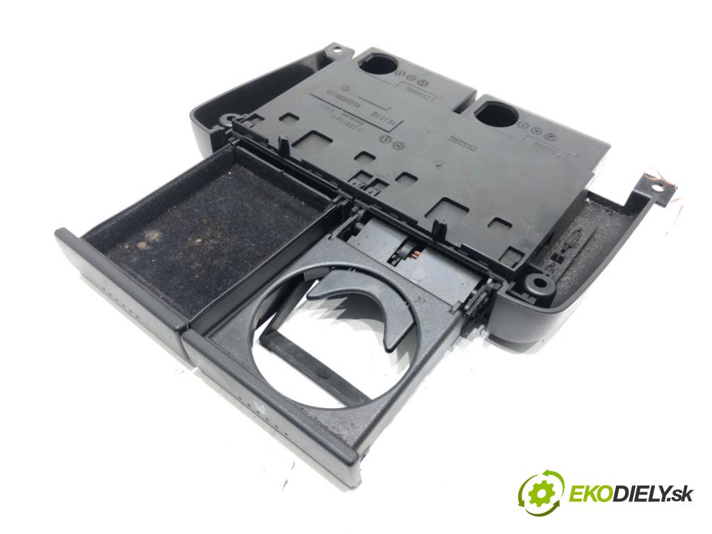 VW POLO (6N2) 1999 - 2001    1.4 TDI 55 kW [75 KM] olej napędowy 1999 - 2001  Držiak na nápoje 6N1858569A (Úchyty, držiaky na nápoje)