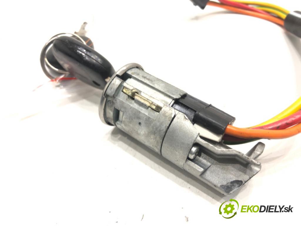 RENAULT SCÉNIC I nadwozie wielkoprzestrzenne (MPV) (JA0/1_, FA0_) 1999 - 2010    1.9 dCi (JA05, JA1F) 75 kW [102 KM] olej napędowy 1999 - 2003  spinačka  (Spínacie skrinky a kľúče)