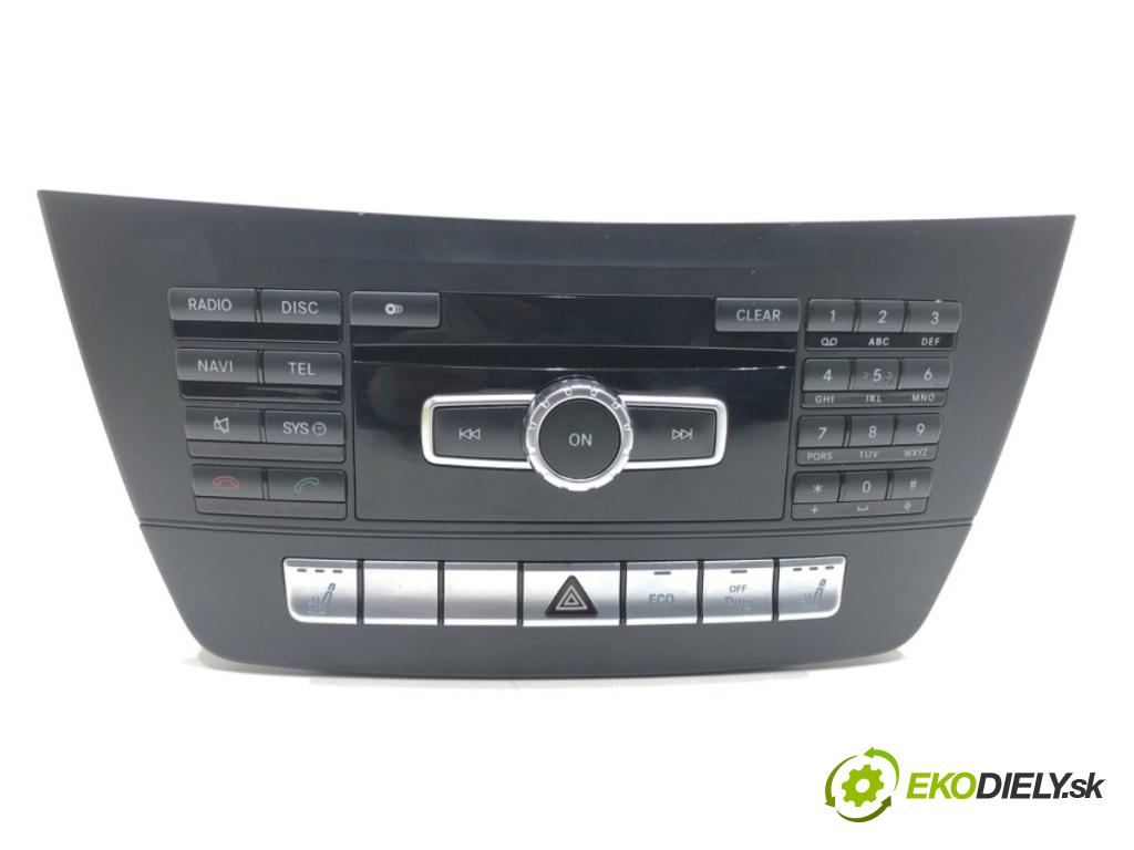 MERCEDES-BENZ KLASA C (W204) 2007 - 2015    C 180 CGI (204.031) 115 kW [156 KM] benzyna 2008 - 2014  RADIO A2049003609 (Audio zariadenia)