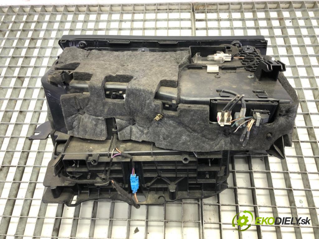 MERCEDES-BENZ KLASA C (W204) 2007 - 2015    C 180 CGI (204.031) 115 kW [156 KM] benzyna 2008 - 2014  Priehradka, kastlík spolujazdca  (Priehradky, kastlíky)