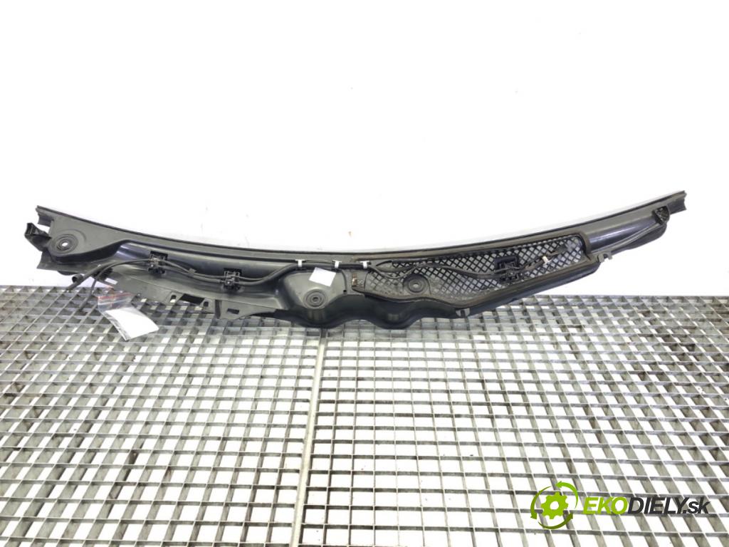 MERCEDES-BENZ KLASA C (W204) 2007 - 2015    C 180 CGI (204.031) 115 kW [156 KM] benzyna 2008 - 2014  Torpédo, plast pod čelné okno A2048303213 (Torpéda)