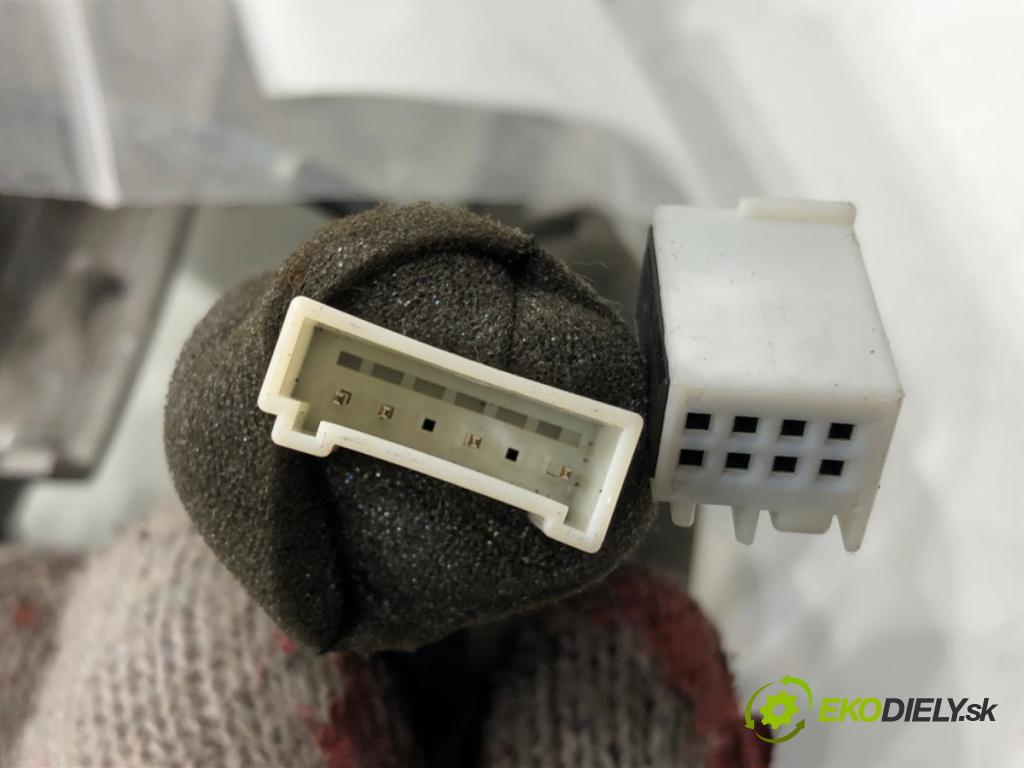 MERCEDES-BENZ KLASA C (W204) 2007 - 2015    C 180 CGI (204.031) 115 kW [156 KM] benzyna 2008 - 2014  zpětné zrcátko vnitřní  (Světla vnitřní)