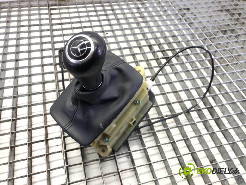 MERCEDES-BENZ KLASA C (W204) 2007 - 2015    C 180 CGI (204.031) 115 kW [156 KM] benzyna 2008 - 2014  Kulisa A2042677524 (Rýchlostné páky / kulisy)