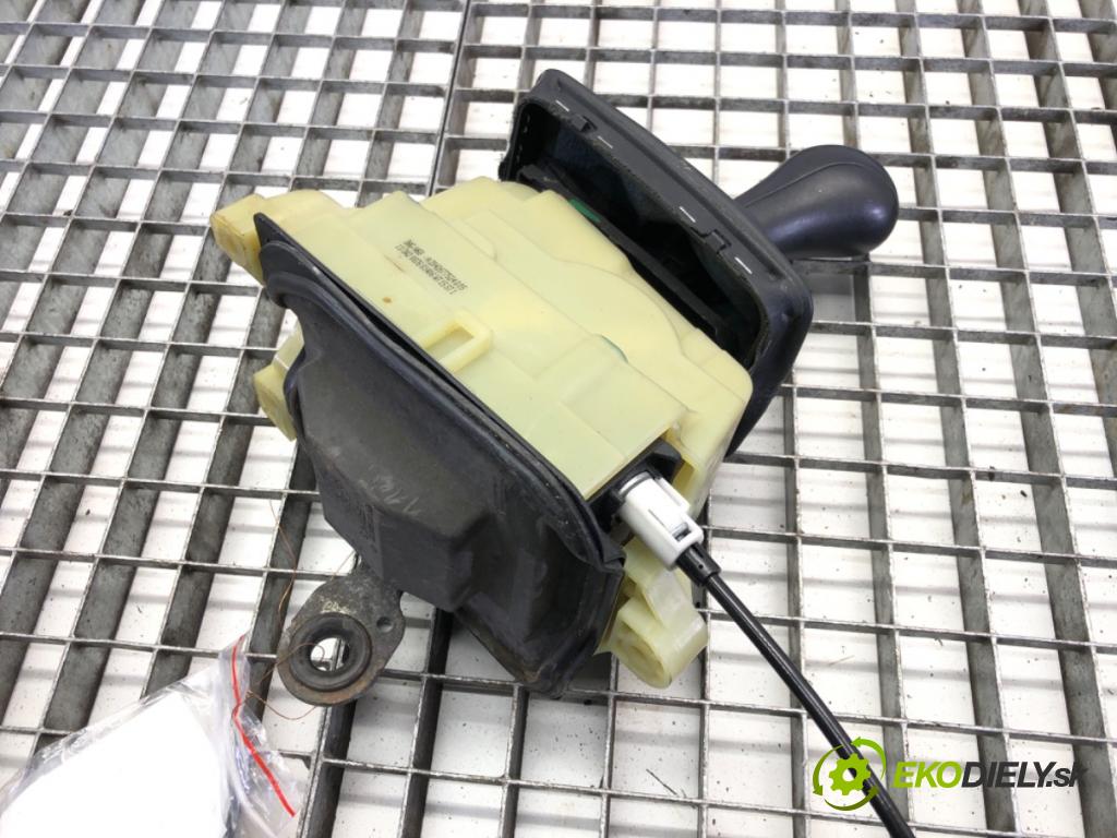 MERCEDES-BENZ KLASA C (W204) 2007 - 2015    C 180 CGI (204.031) 115 kW [156 KM] benzyna 2008 - 2014  Kulisa A2042677524 (Rýchlostné páky / kulisy)