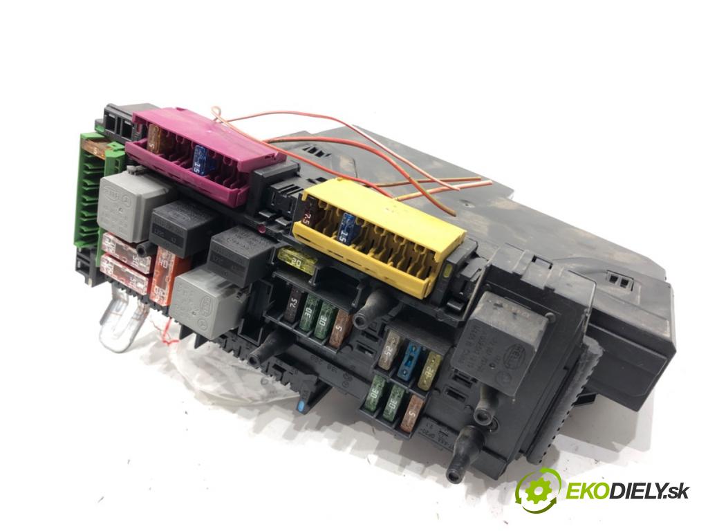 MERCEDES-BENZ KLASA C (W204) 2007 - 2015    C 180 CGI (204.031) 115 kW [156 KM] benzyna 2008 - 2014  Modul SAM 2049060105 (Ostatné)