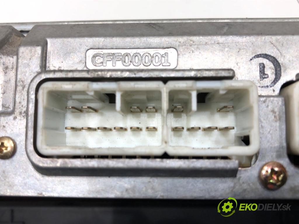 TOYOTA YARIS (_P1_) 1999 - 2005    1.0 (SCP10_) 50 kW [68 KM] benzyna 1999 - 2005  RADIO  (Audio zariadenia)