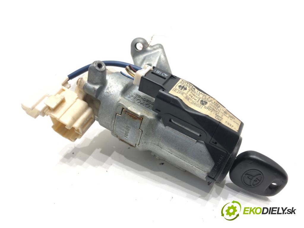 TOYOTA YARIS (_P1_) 1999 - 2005    1.0 (SCP10_) 50 kW [68 KM] benzyna 1999 - 2005  spinačka 89783-52010 (Spínacie skrinky a kľúče)