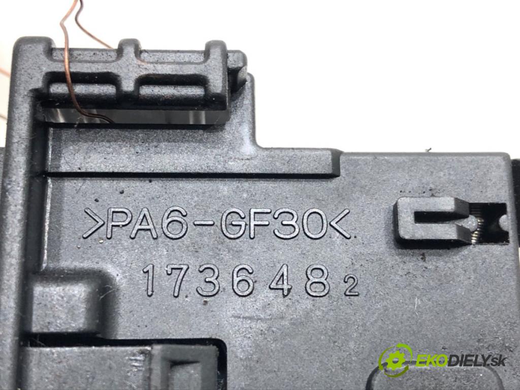 TOYOTA YARIS (_P1_) 1999 - 2005    1.0 (SCP10_) 50 kW [68 KM] benzyna 1999 - 2005  Prepínač smeroviek 1736482 (Prepínače, spínače, tlačidlá a ovládače kúrenia)