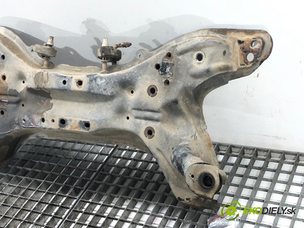 TOYOTA YARIS (_P1_) 1999 - 2005    1.0 (SCP10_) 50 kW [68 KM] benzyna 1999 - 2005  výztuha pod motor  (Výztuhy přední)