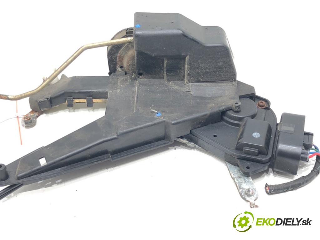 TOYOTA COROLLA Verso (_E12_) 2001 - 2007    2.0 D-4D (CDE120_) 66 kW [90 KM] olej napędowy 2002 - 2004  zámok dveře levý přední část
