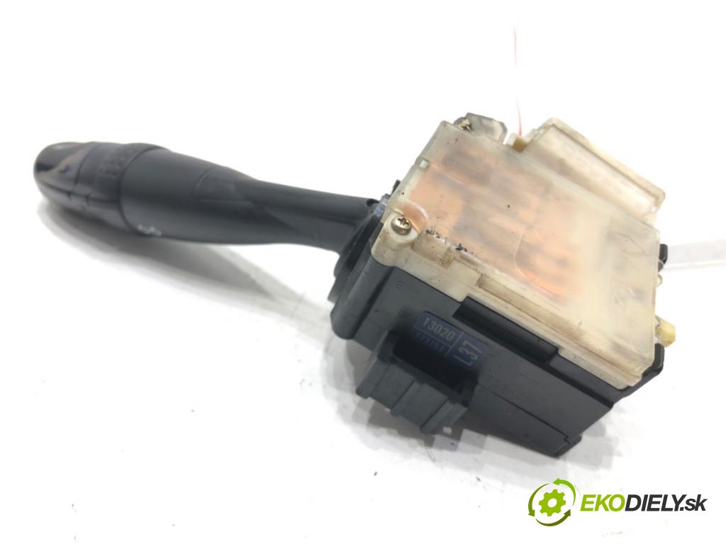 TOYOTA COROLLA Verso (_E12_) 2001 - 2007    2.0 D-4D (CDE120_) 66 kW [90 KM] olej napędowy 2002 - 2004  Prepínač smeroviek 173753 (Prepínače, spínače, tlačidlá a ovládače kúrenia)