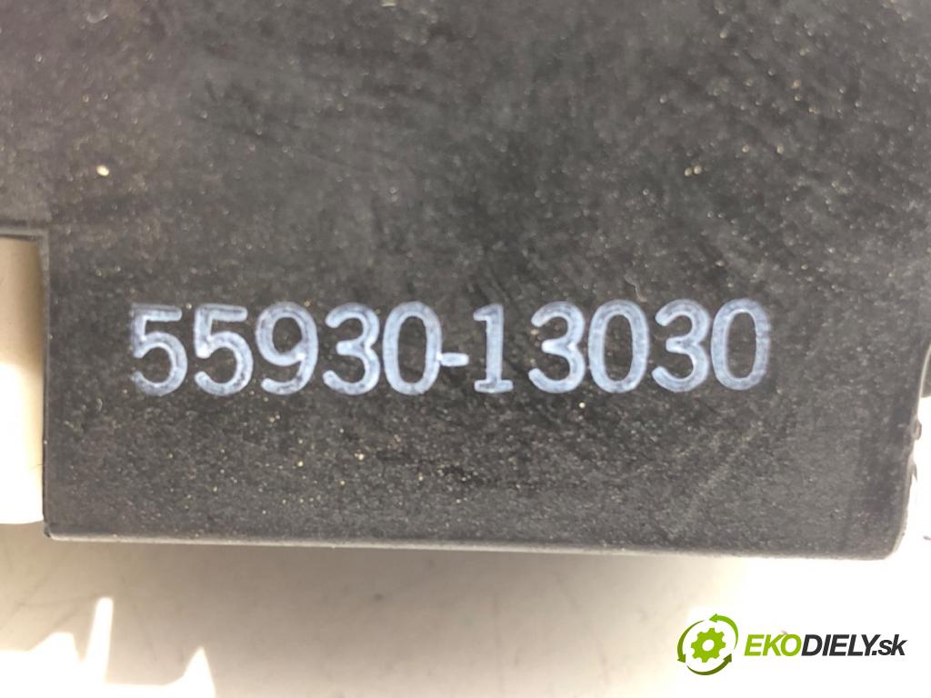 TOYOTA COROLLA Verso (_E12_) 2001 - 2007    2.0 D-4D (CDE120_) 66 kW [90 KM] olej napędowy 2002 - 2004  Panel ovládania kúrenia 55930-13030 (Prepínače, spínače, tlačidlá a ovládače kúrenia)